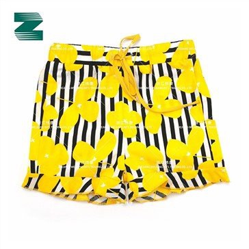 Kratke hlače od pamučnog tkanog uzorka s volanima i mašnom