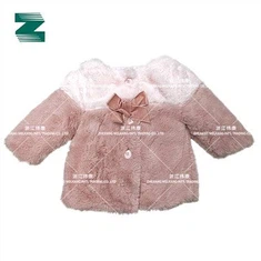 Kaput za malu djecu s baršunastom mašnom na prednjoj strani od umjetnog krzna